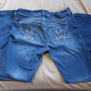 Wrangler jeans with Booty-up